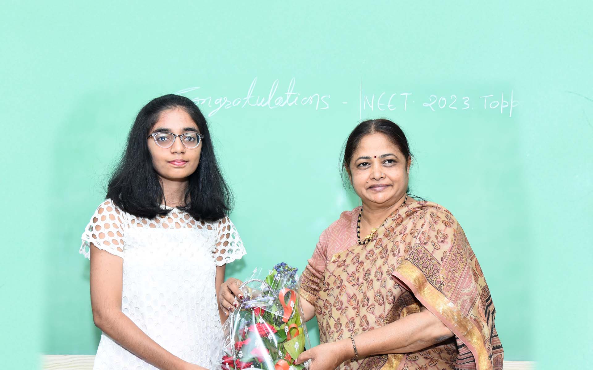 Best Coaching Classes For NEET, AIIMS, IIT JEE | Wankhede madam's academy