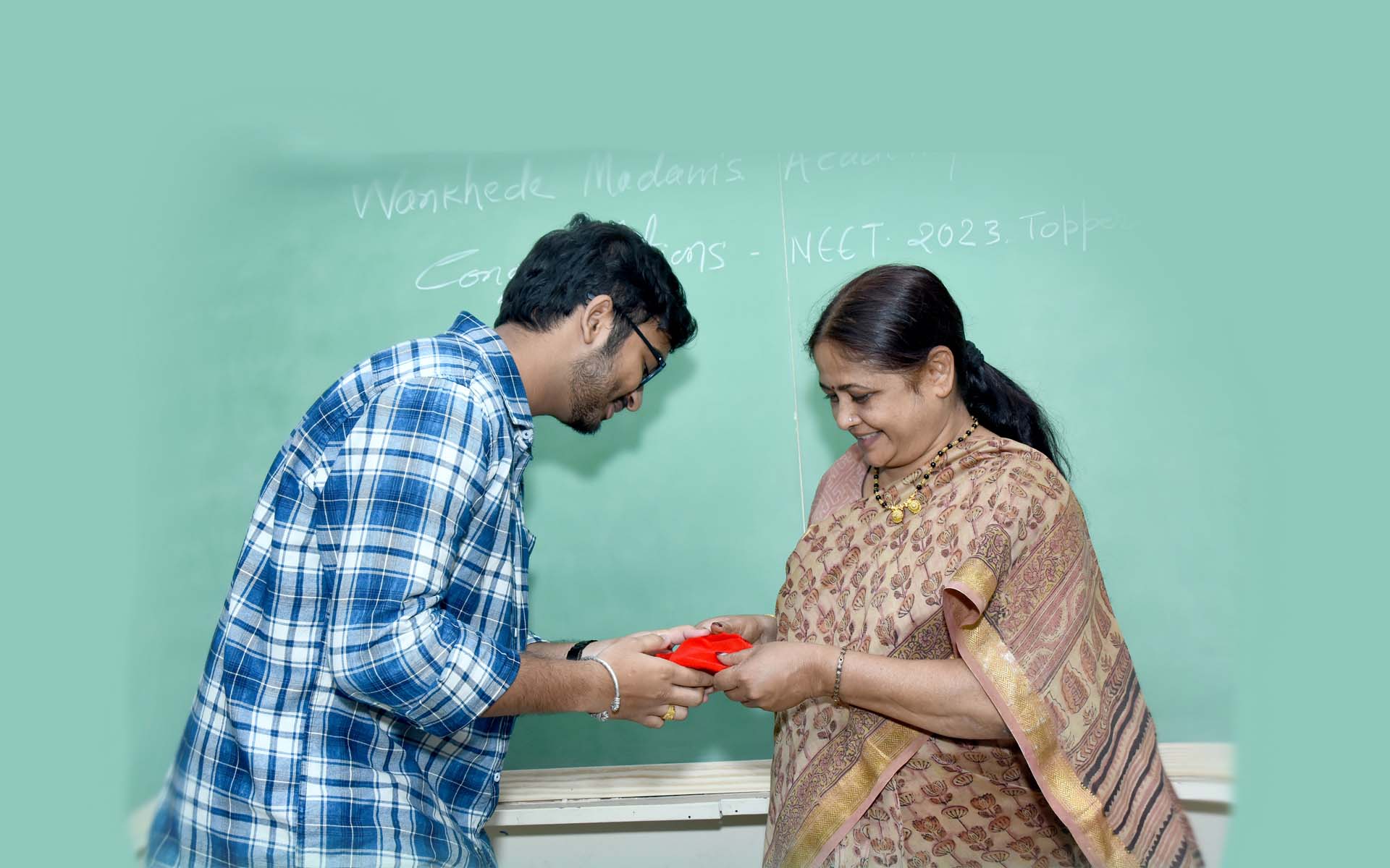 Best Coaching Classes For NEET, AIIMS, IIT JEE | Wankhede madam's academy