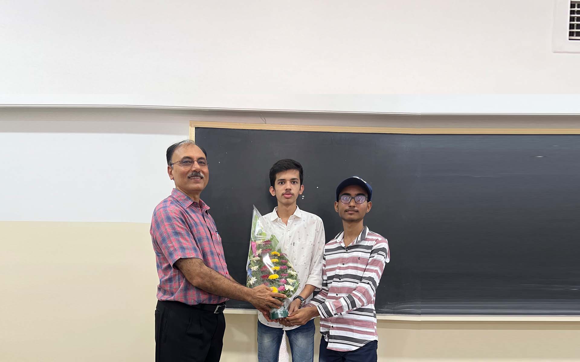 Best Coaching Classes For NEET, AIIMS, IIT JEE | Wankhede madam's academy