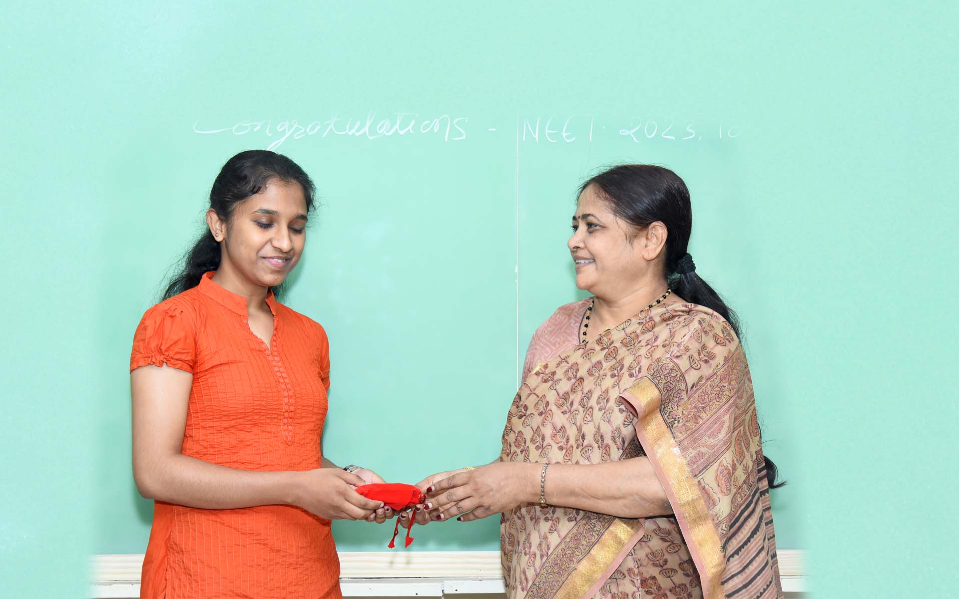 Best Coaching Classes For NEET, AIIMS, IIT JEE | Wankhede madam's academy