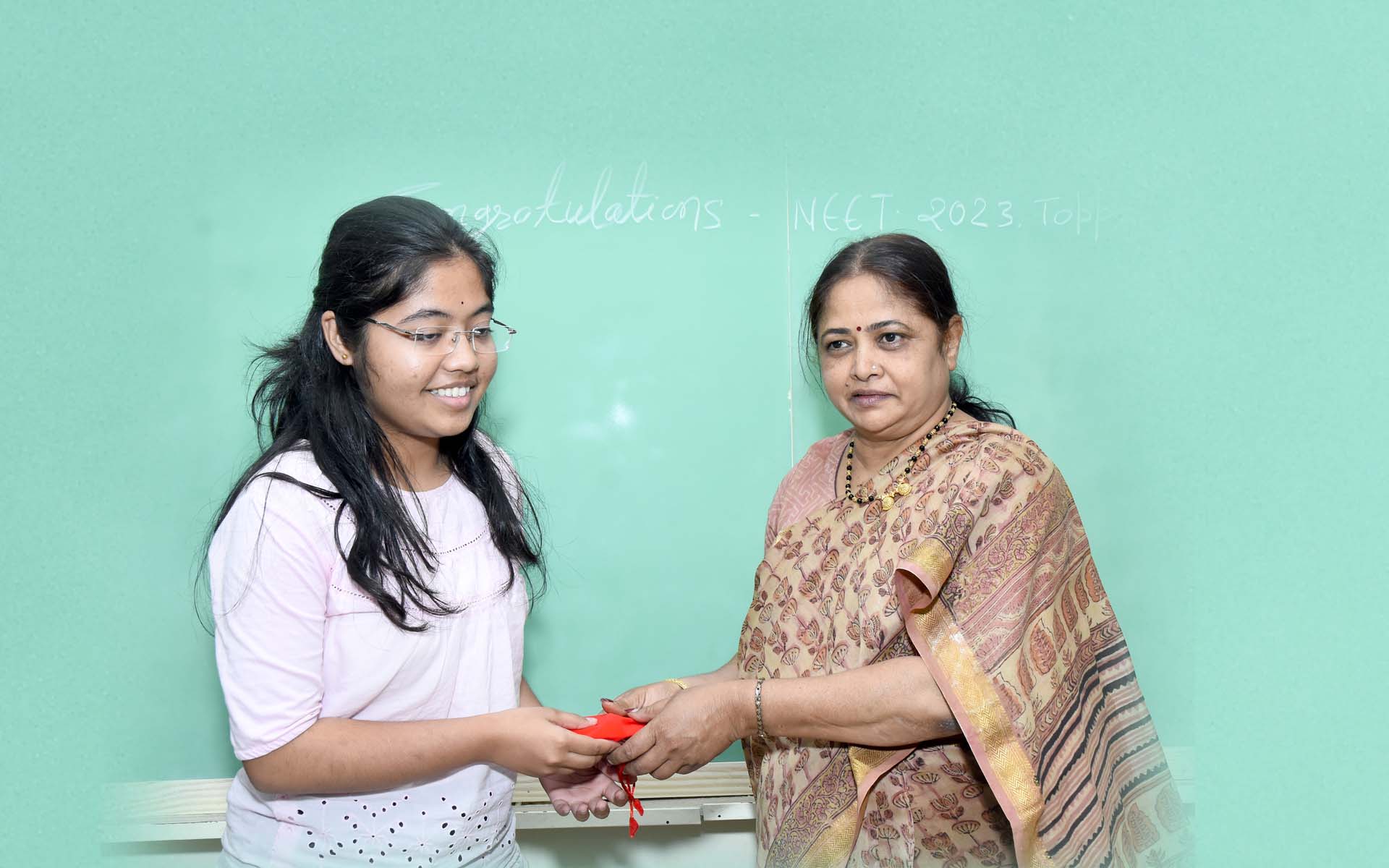 Best Coaching Classes For NEET, AIIMS, IIT JEE | Wankhede madam's academy